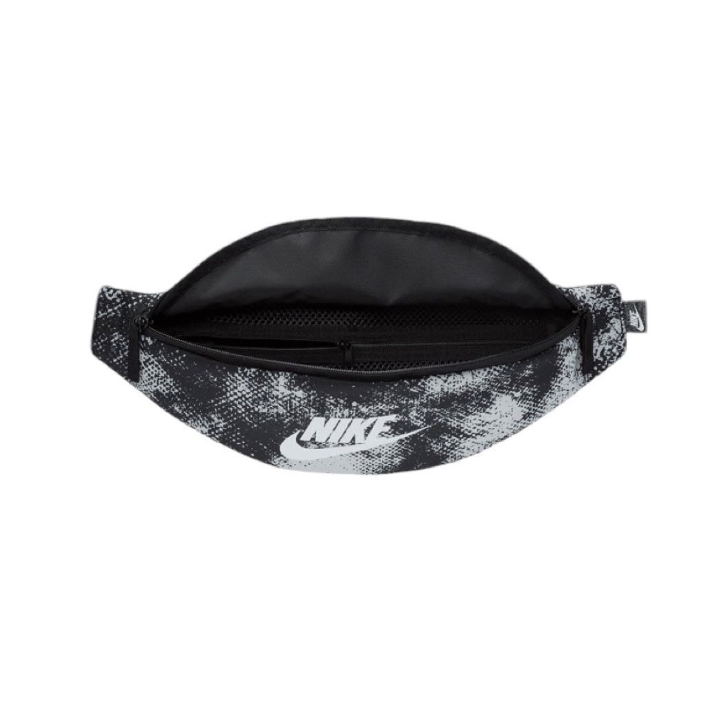 Cangurera Nike Heritage FN0890 100 | LATYCE