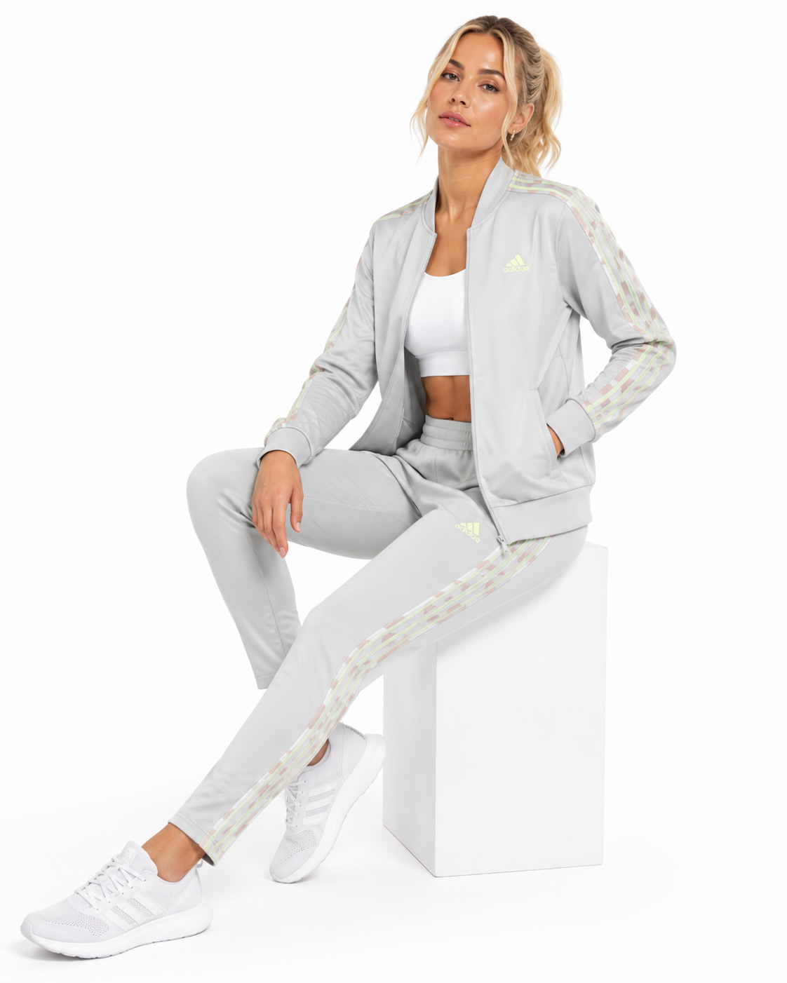 Conjunto Adidas Essentials 3 Franjas Mujer - IJ8788 | LATYCE