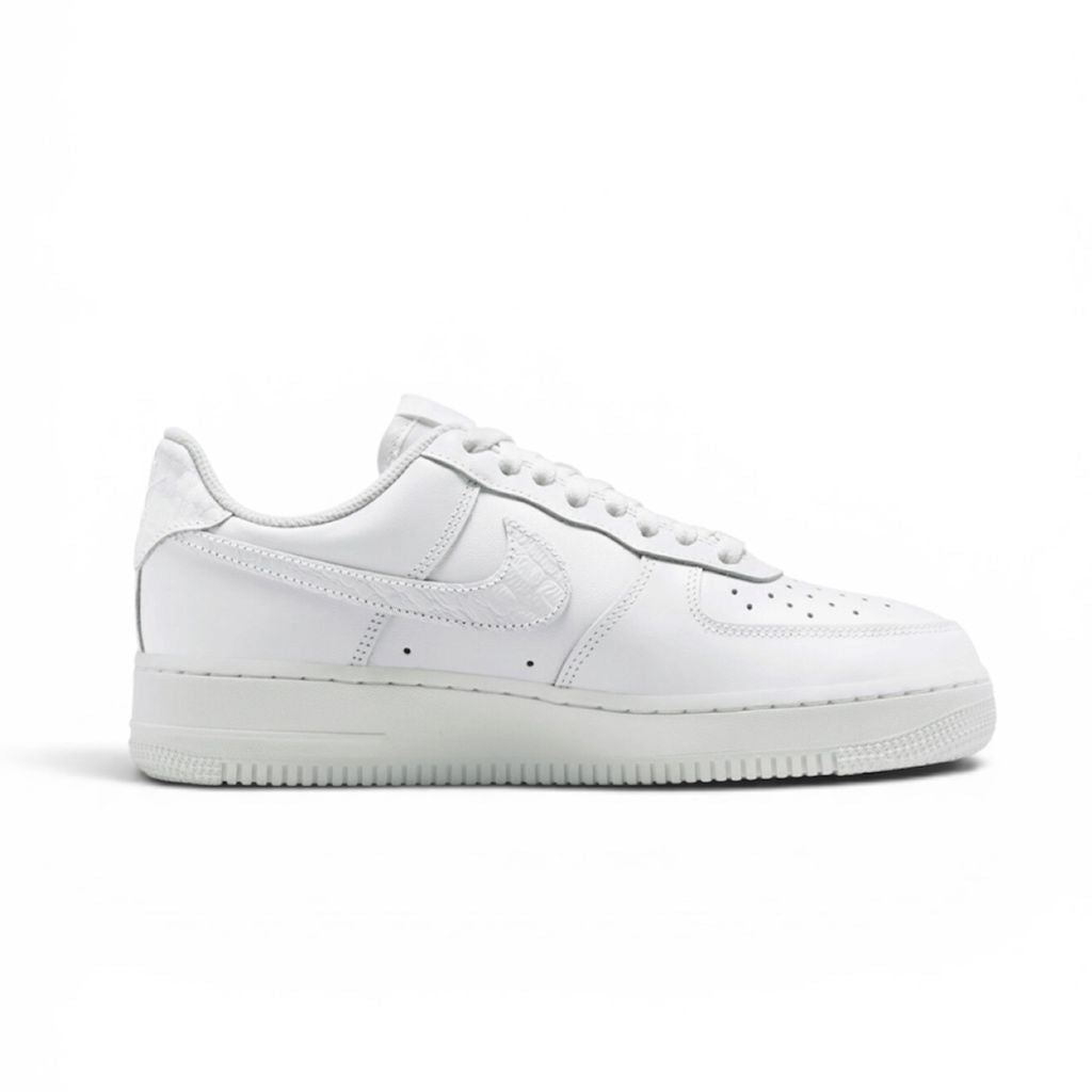 Tenis Nike W Air Force 1 07 SE IO4837 100 - Latyce