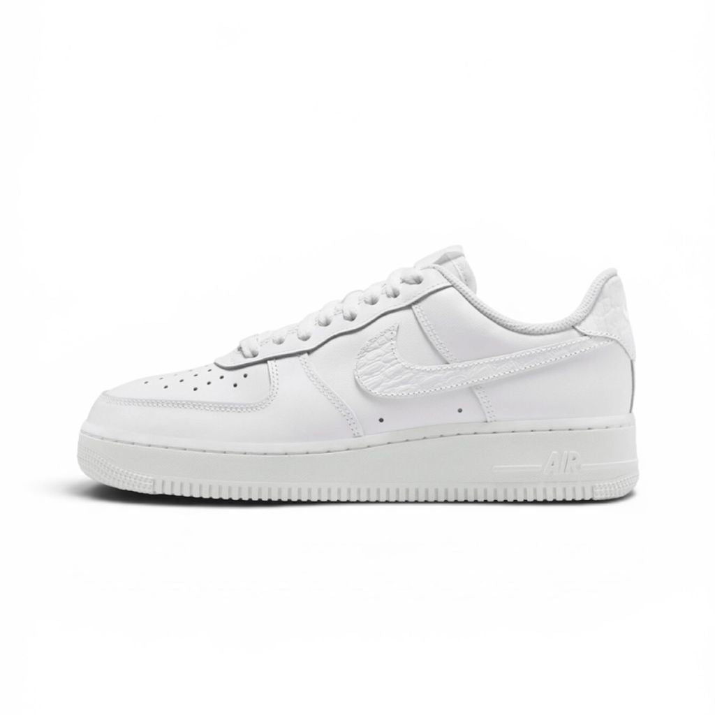Tenis Nike W Air Force 1 07 SE IO4837 100 - Latyce